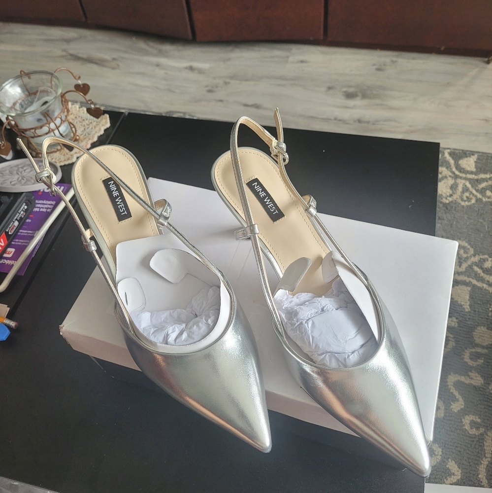 Nine West Silver Heels Sophisticated Style - Picture 2 of 9